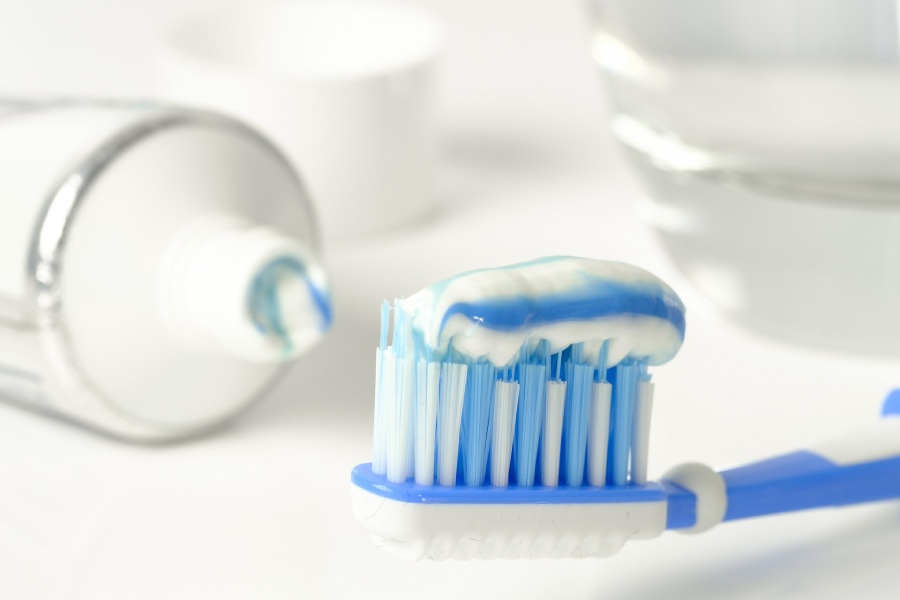 Photo of fluoride toothpaste on a toothbrush.